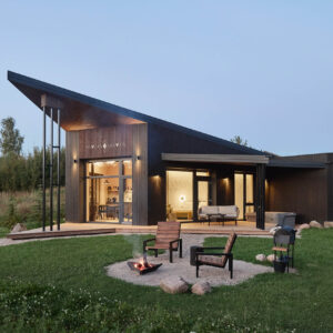 Nameliai Prie Ezero Juoda Truoba